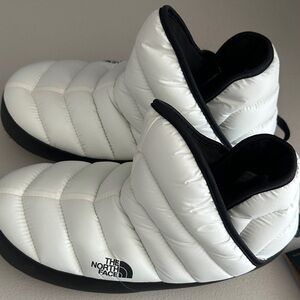 The North Face Womens Black and White Quilted Boots-Size 8